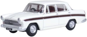 Oxford Diecast Austin Cambridge - Snowberry White/Embassy Maroon